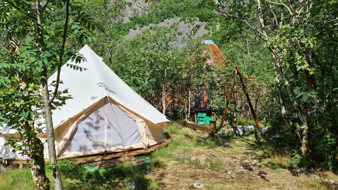 بيت شباب Hardanger Basecamp Osa المظهر الخارجي الصورة